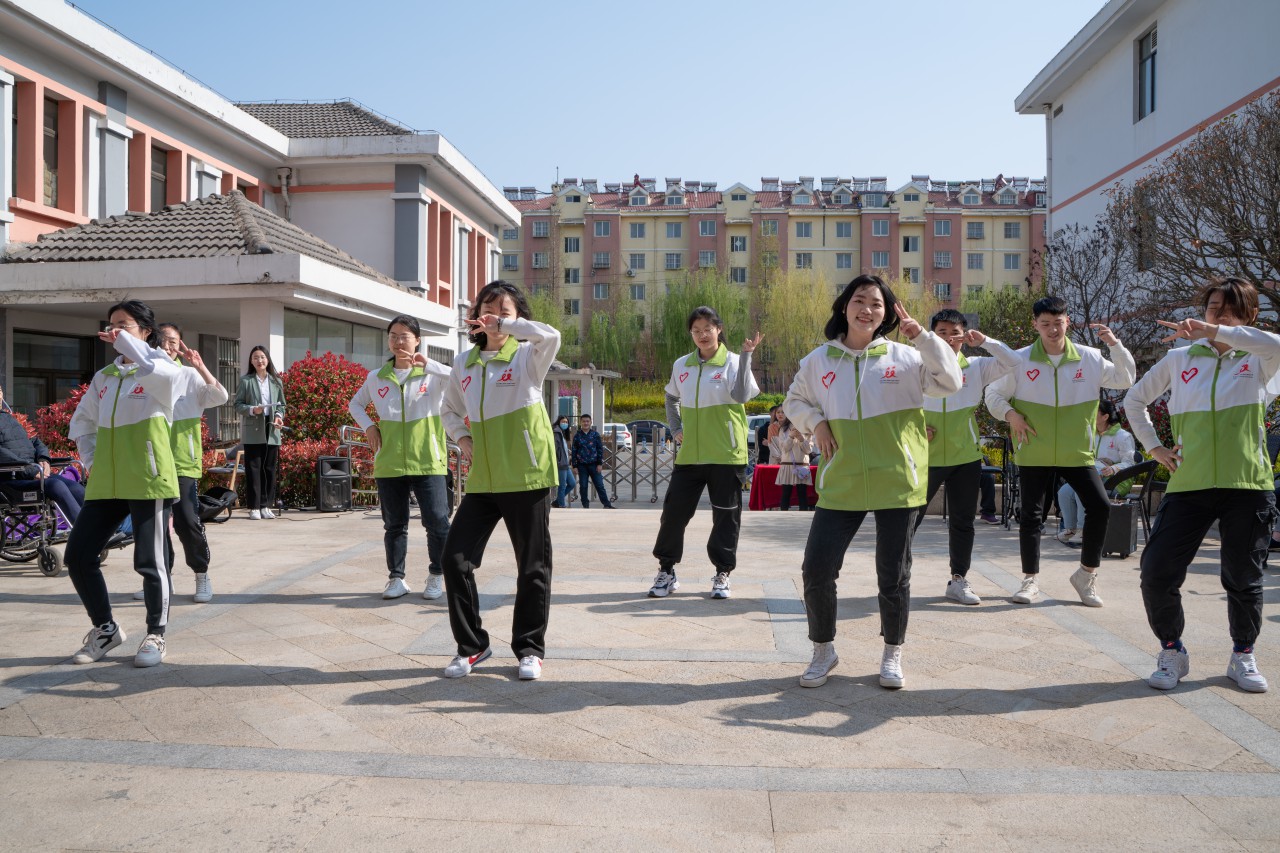 暖春暖心,敬老同行——敬老院志愿匯演活動(dòng)精彩上演(圖3) 暖春暖心,敬老同行——敬老院志愿匯演活動(dòng)精彩上演(圖3)