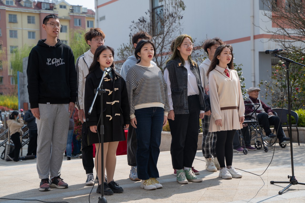 暖春暖心,敬老同行——敬老院志愿匯演活動(dòng)精彩上演(圖2) 暖春暖心,敬老同行——敬老院志愿匯演活動(dòng)精彩上演(圖2)