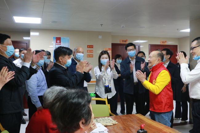 國(guó)家民政部李紀(jì)恒部長(zhǎng)一行蒞臨福州市國(guó)德老年康養(yǎng)中心視察(圖8) 國(guó)家民政部李紀(jì)恒部長(zhǎng)一行蒞臨福州市國(guó)德老年康養(yǎng)中心視察(圖8)