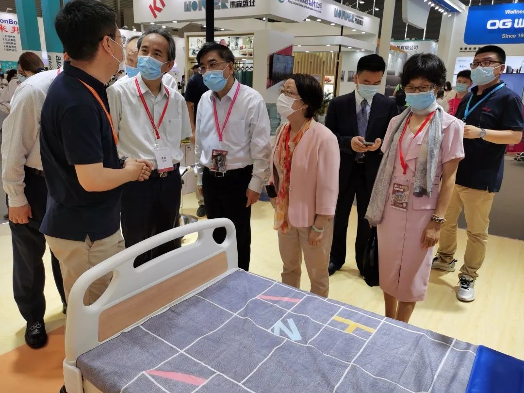 智慧養(yǎng)老，“智”在何處？上海市政協(xié)人資環(huán)建委開(kāi)展專(zhuān)題考察(圖2)