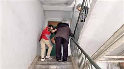 智慧養老飛入尋常百姓家!青島市北有137處居家養老服務站(圖2) 智慧養老飛入尋常百姓家!青島市北有137處居家養老服務站(圖2)